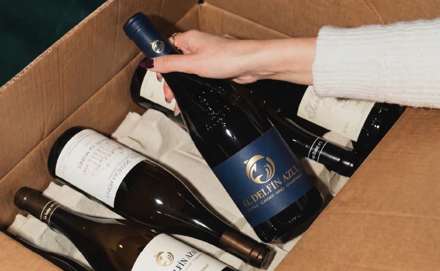 El delfín azul Vino